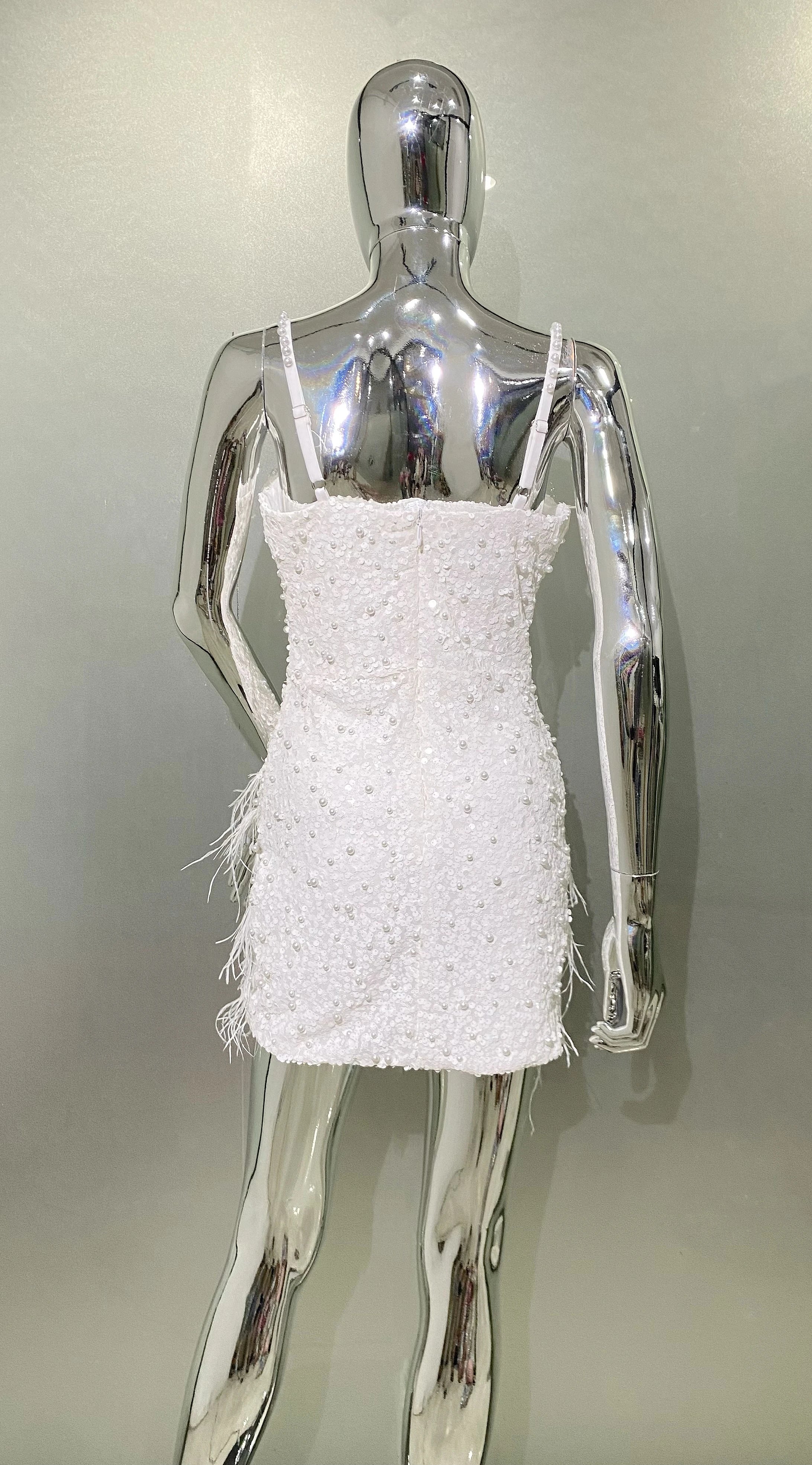 Summer White Color Women Sleeveless Sexy V-Neck Bodycon Mini Dress Pearl Beading Feathers Nightclub Party Birthday Dress