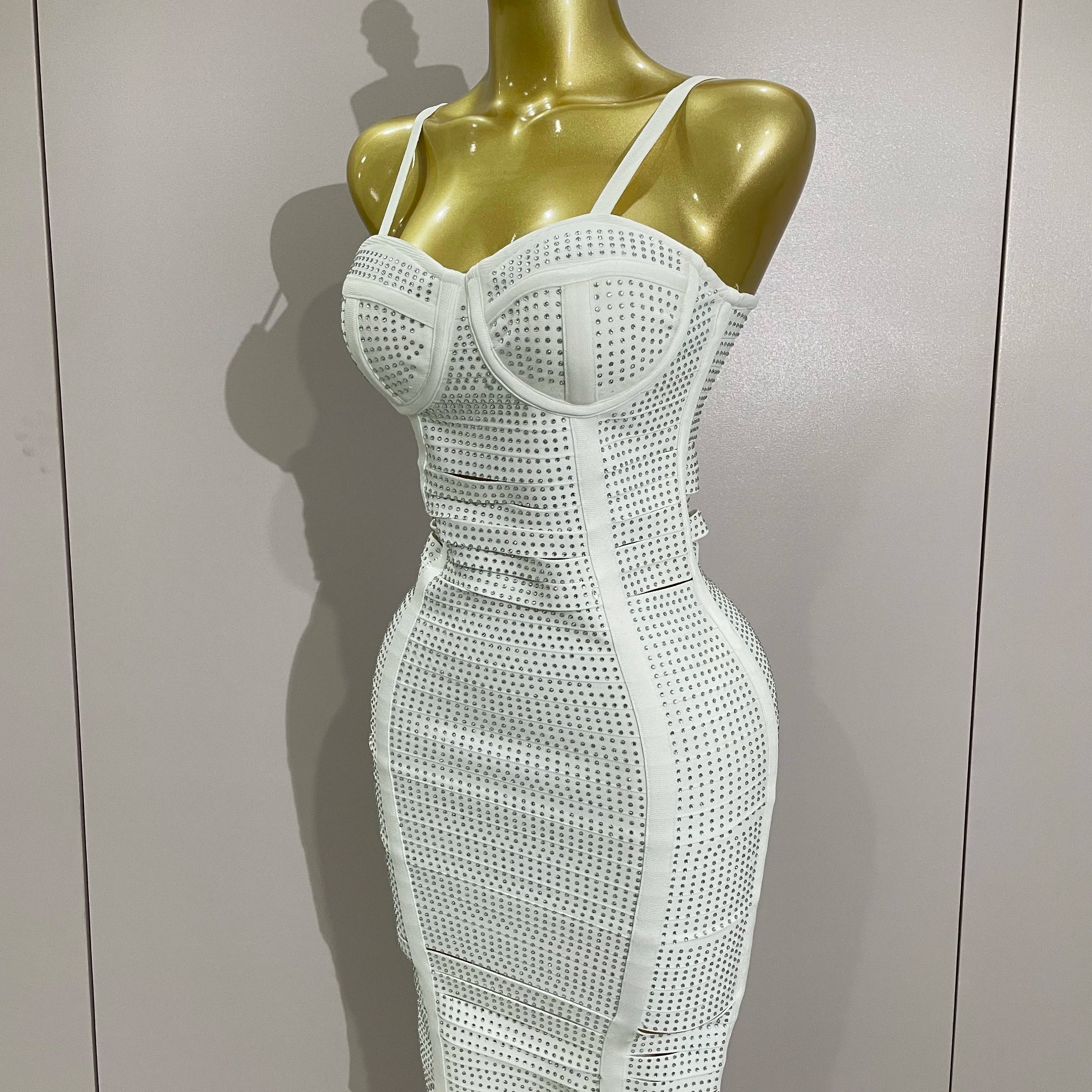 Vestido curto slim com decote em V, sem mangas, branco brilhante, 2025, feminino, elegante, para festa à noite, baile de formatura, aniversário, coquetel