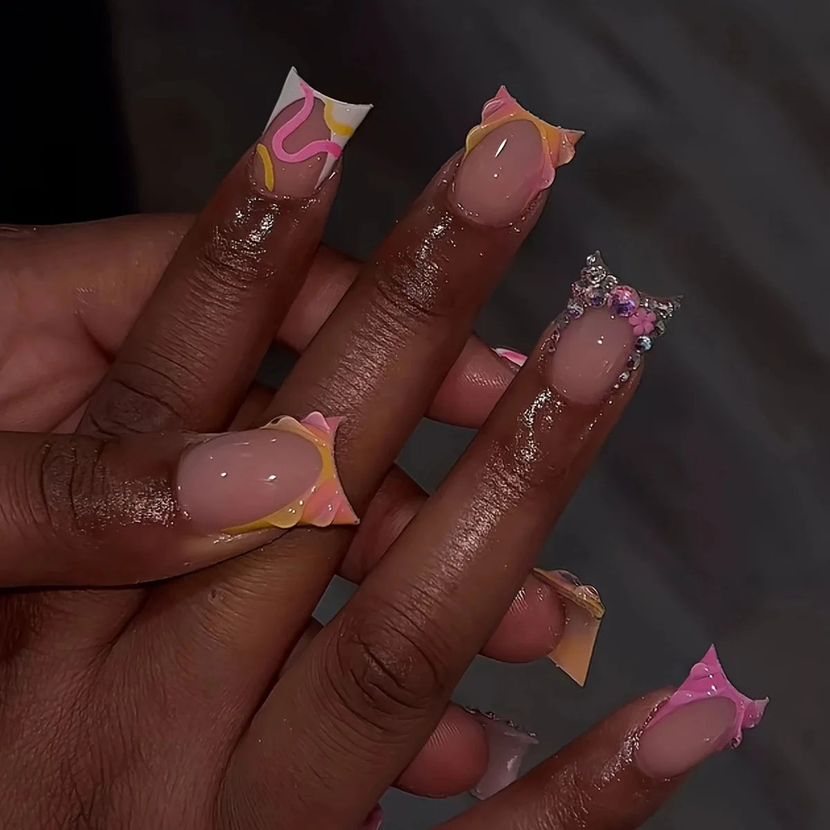 24Pcs Short French Duckbill False Nails with 3D Water Droplet Star Rhinestone Press on Fake Nails Reusable Full Cover Nails Tips