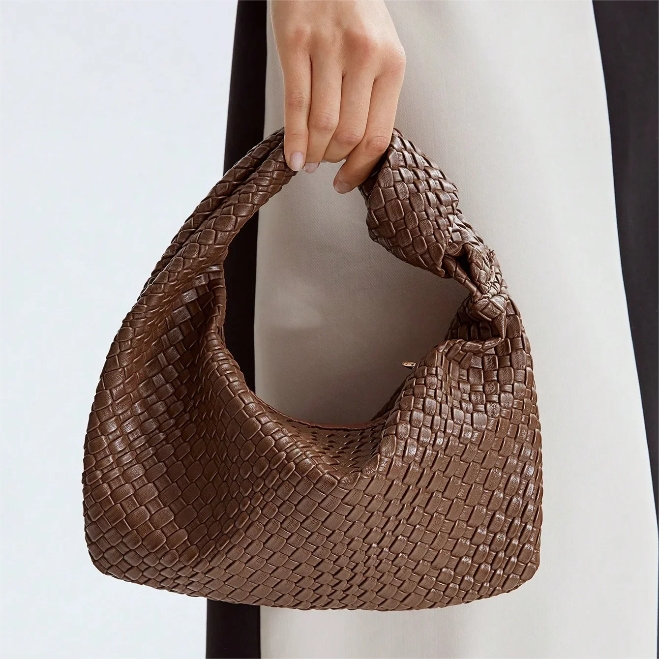 Upscale Vintage Fashion Crescent Hand Carrying Bag in Brown Woven Knot Decoration and Handbag for Shopping Dating Wedding Banque