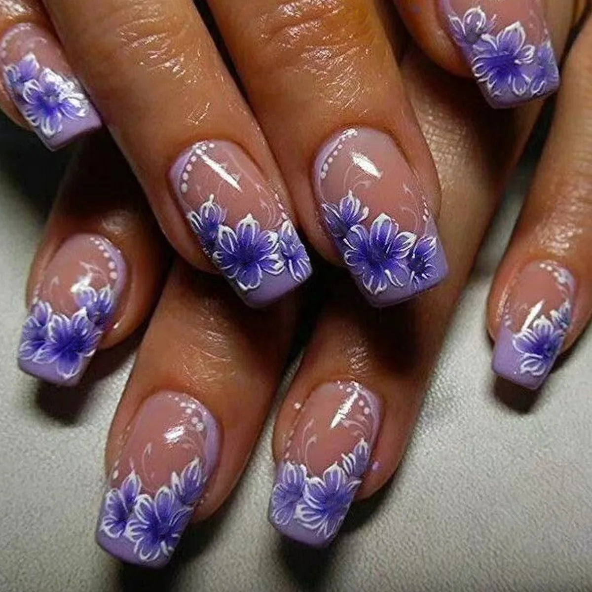 Short Square False Nail with Colorful Flower Rhinestone Design Simple French Fake Nail Fashion Wearable Press on Nails Art 24Pcs