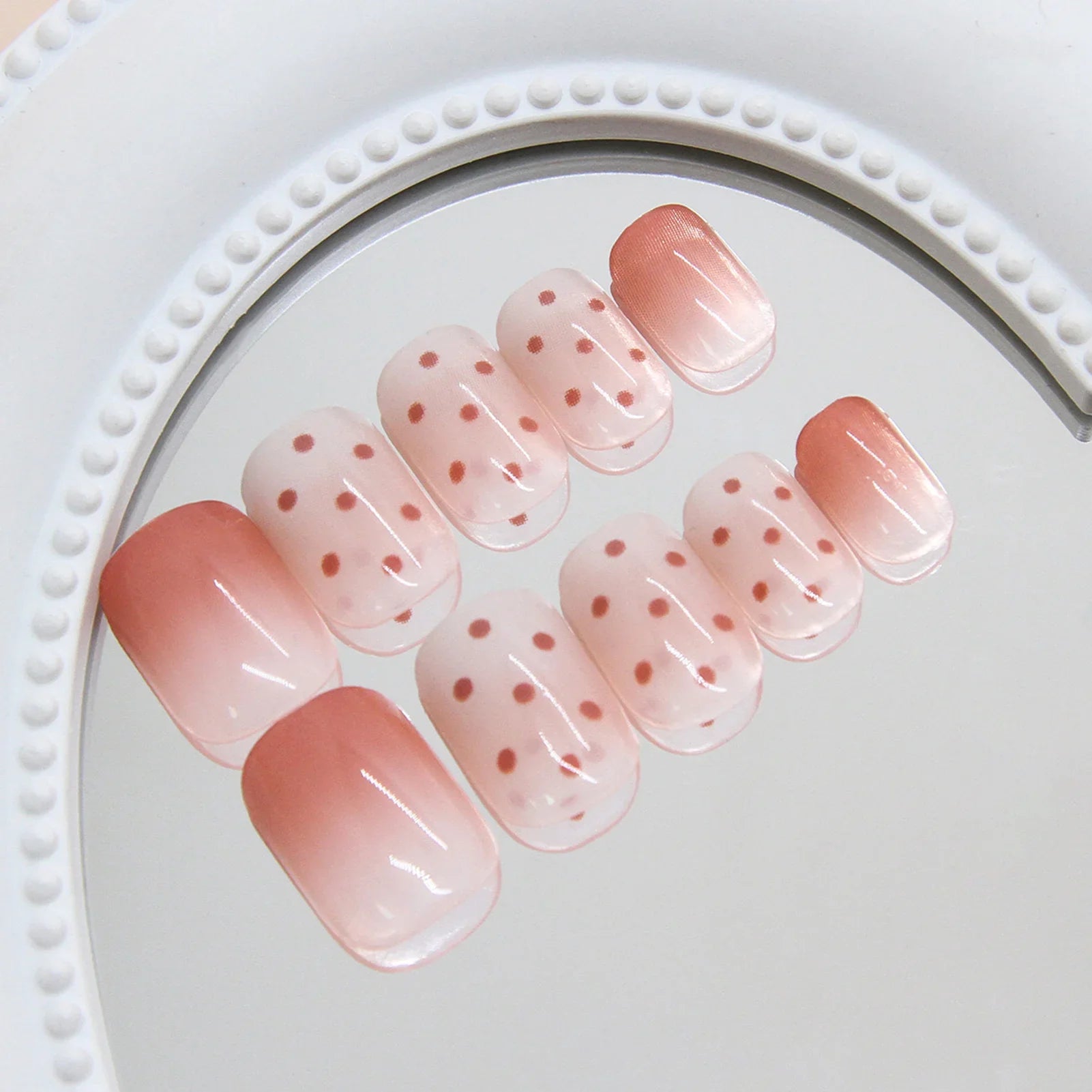 24Pcs Sweet Girls Short Square Fake Nails Gradient Color Press On Nails Dot Printed Nude Pink Charm Manicure Stick-on Naisl Art