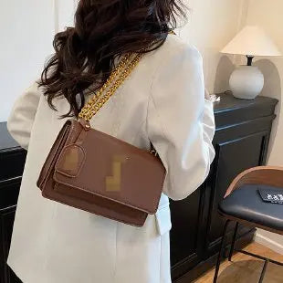 Large Capacity Crossbody Bag - Elegant Chain Strap Shoulder Bag, Spacious Work Commute Purse, Stylish Phone Bag for Women