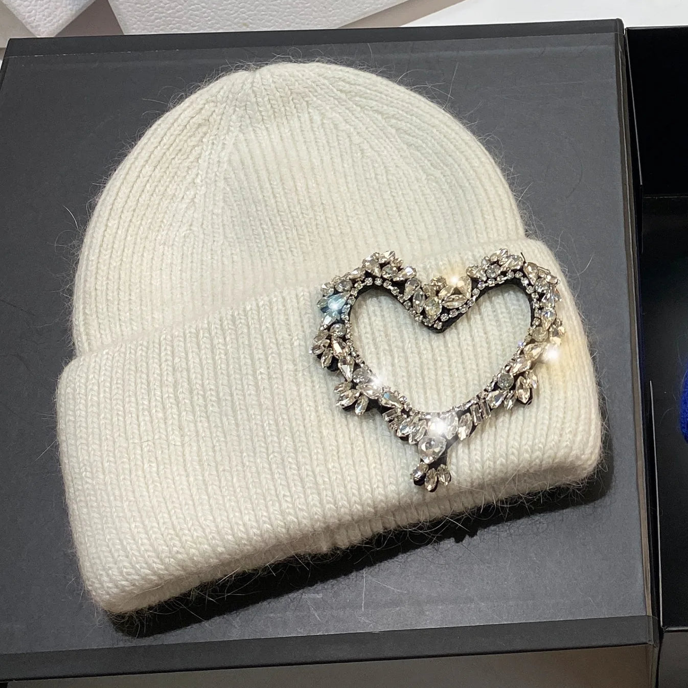 Luxury Rhinestones Heart Pattern Knitted Hats for Women Winter Warm Beanie Knit Bonnet Outdoor Wool Skullies Skiing Cap White
