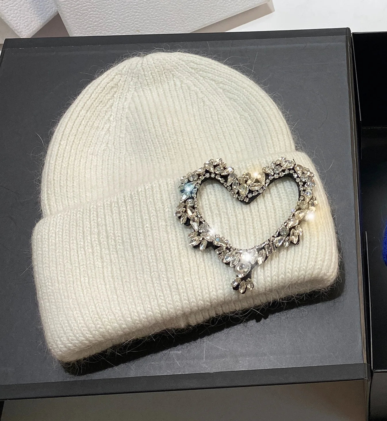 Luxury Rhinestones Heart Pattern Knitted Hats for Women Winter Warm Beanie Knit Bonnet Outdoor Wool Skullies Skiing Cap White