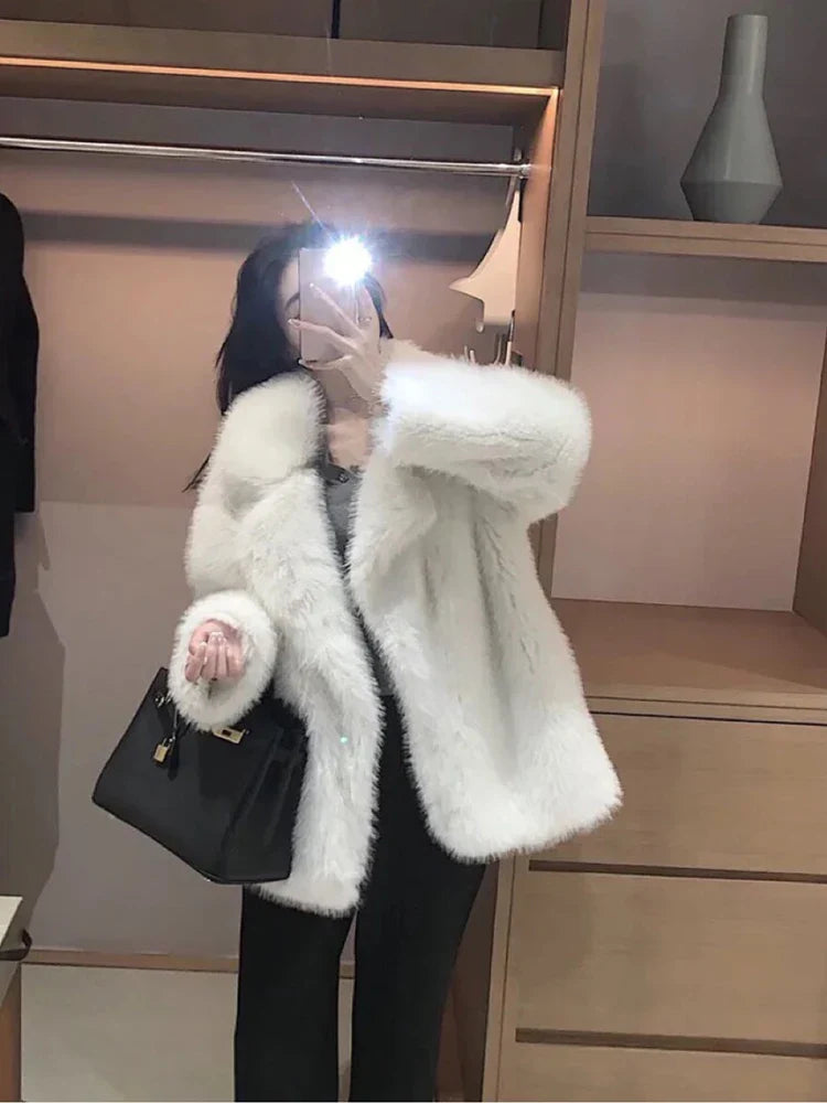 Lautaro Winter Loose Casual Thick Warm Soft Hairy Faux Fur Coat Women Luxury High Quality Furry Fluffy Jacket Korean Fashion white