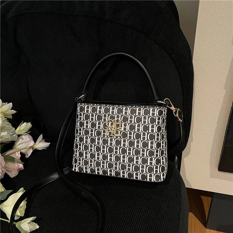 Hot-selling Luxury Paris Trend Portable Bag Shoulder  Bag Fashion Designer Large Capacity Versatile Compartment Women's Bag