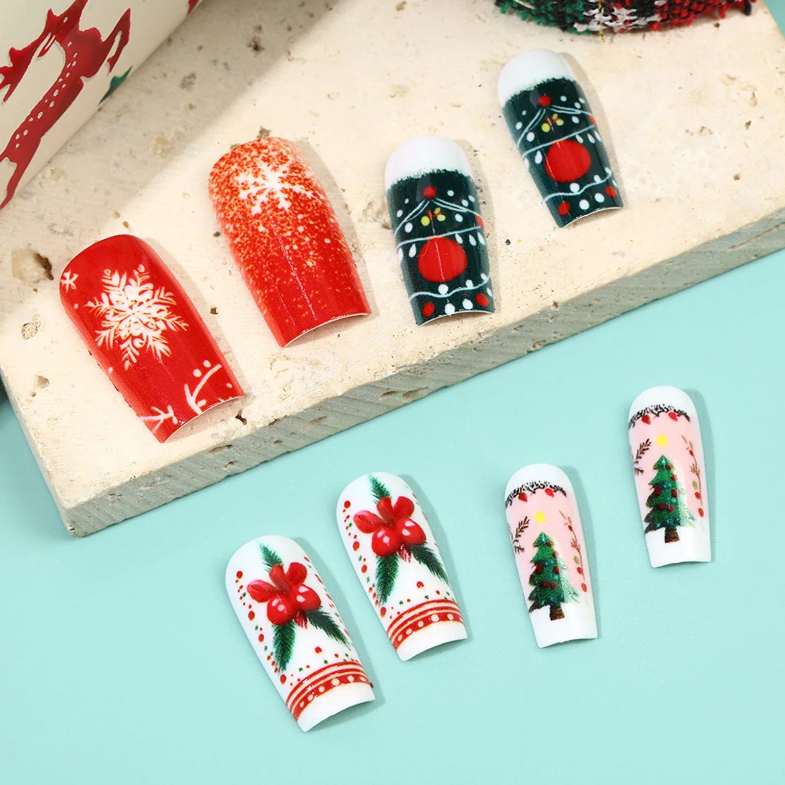 Christmas Fake Nails 24Pcs Medium-length Squre Press On Nails Xmas Tree/Snowflake Printed Women Girls Charm Manicure Nails Art