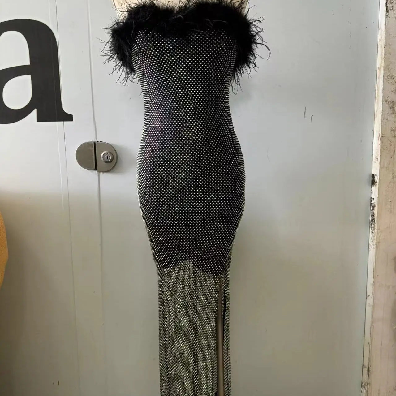 Pink Black Color Women Sexy Strapless Diamond Mesh Feathers Bodycon Long Dress Fashion Celebrate Nightclub Party Birthday Dress