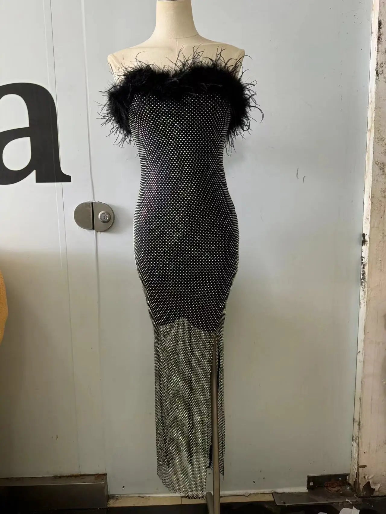 Pink Black Color Women Sexy Strapless Diamond Mesh Feathers Bodycon Long Dress Fashion Celebrate Nightclub Party Birthday Dress