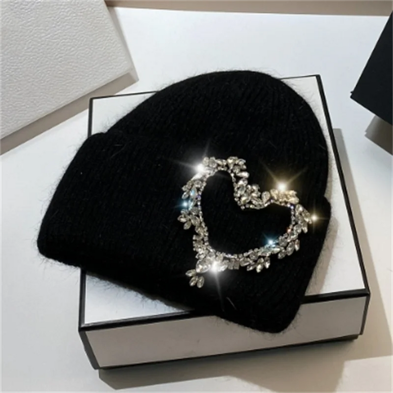 Luxury Rhinestones Heart Pattern Knitted Hats for Women Winter Warm Beanie Knit Bonnet Outdoor Wool Skullies Skiing Cap Black
