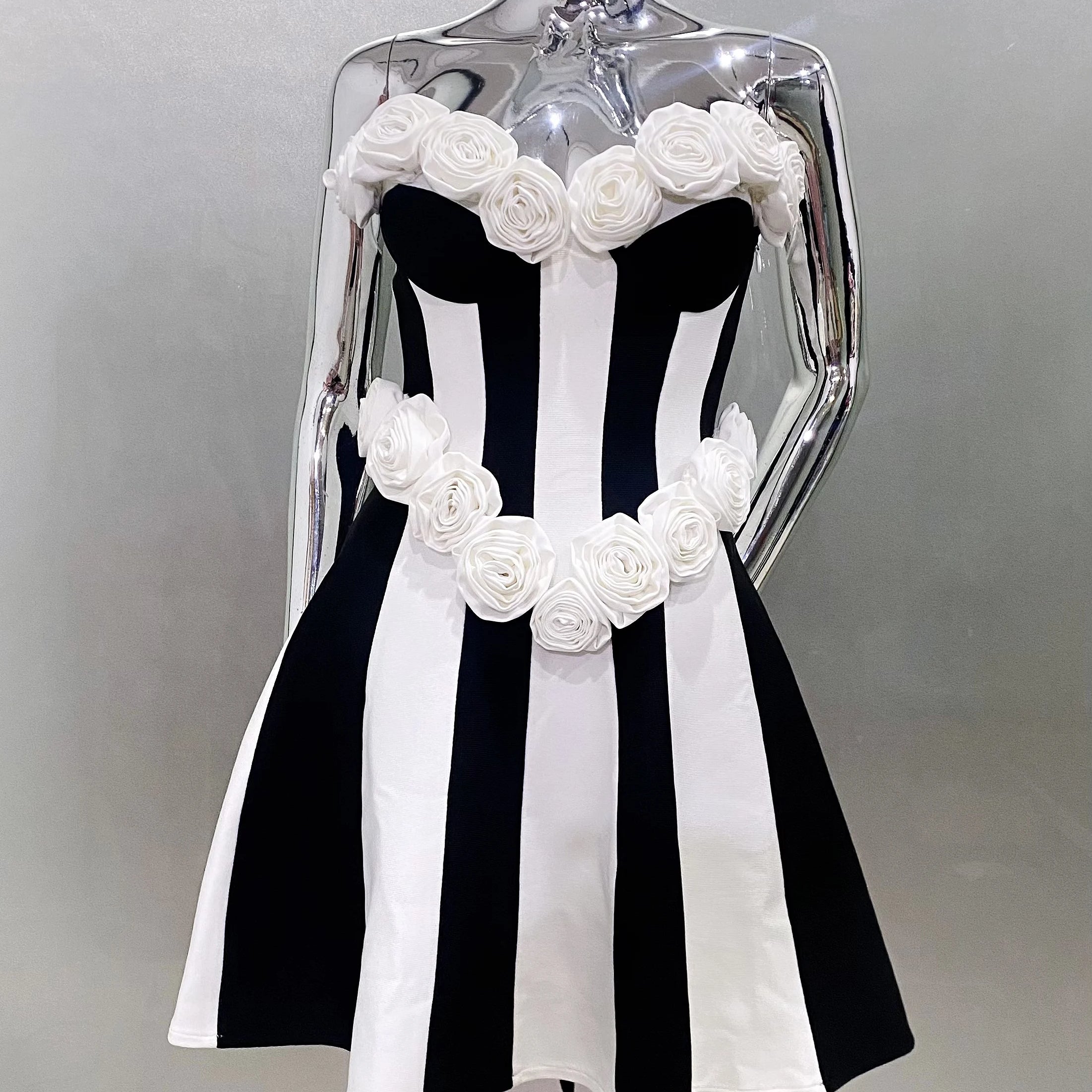 2025 Stereoscopic White Flowers White and Black Bandage Mini Dress Sweet Woman Birthday Party Vestido Celebrity Party outfit！