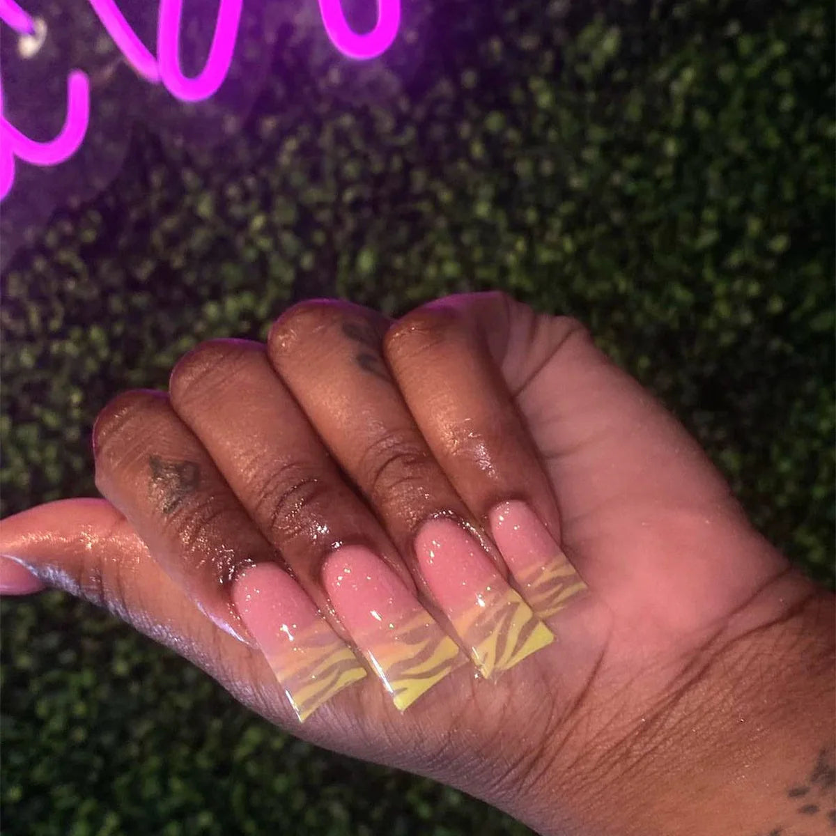 24Pcs Short Coffin False Nails Colorful Press on Nail Duck Bill French Simple Manicure Wearable Ballet Full Cover Fake Nail Tips