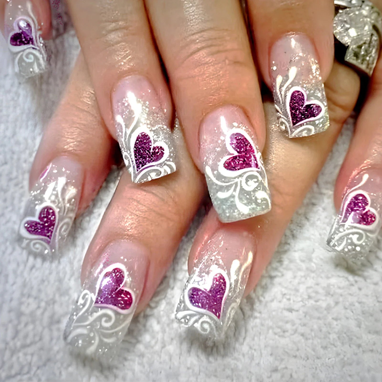 Glossy Silver Sequins French Fake Nails 24Pcs Y2K Girls Press On Nails Purple Love Heart Printed Valentine's Day Charm Manicure