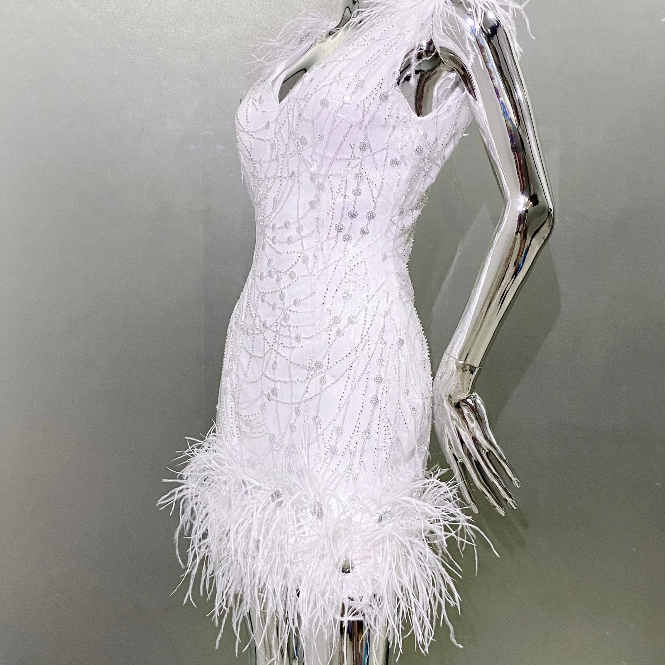 New Arrival White Color Women Sleeveless Sexy V-Neck Bodycon Mini Dress Feathers Sequins Celebrate Evening Party Birthday Dress