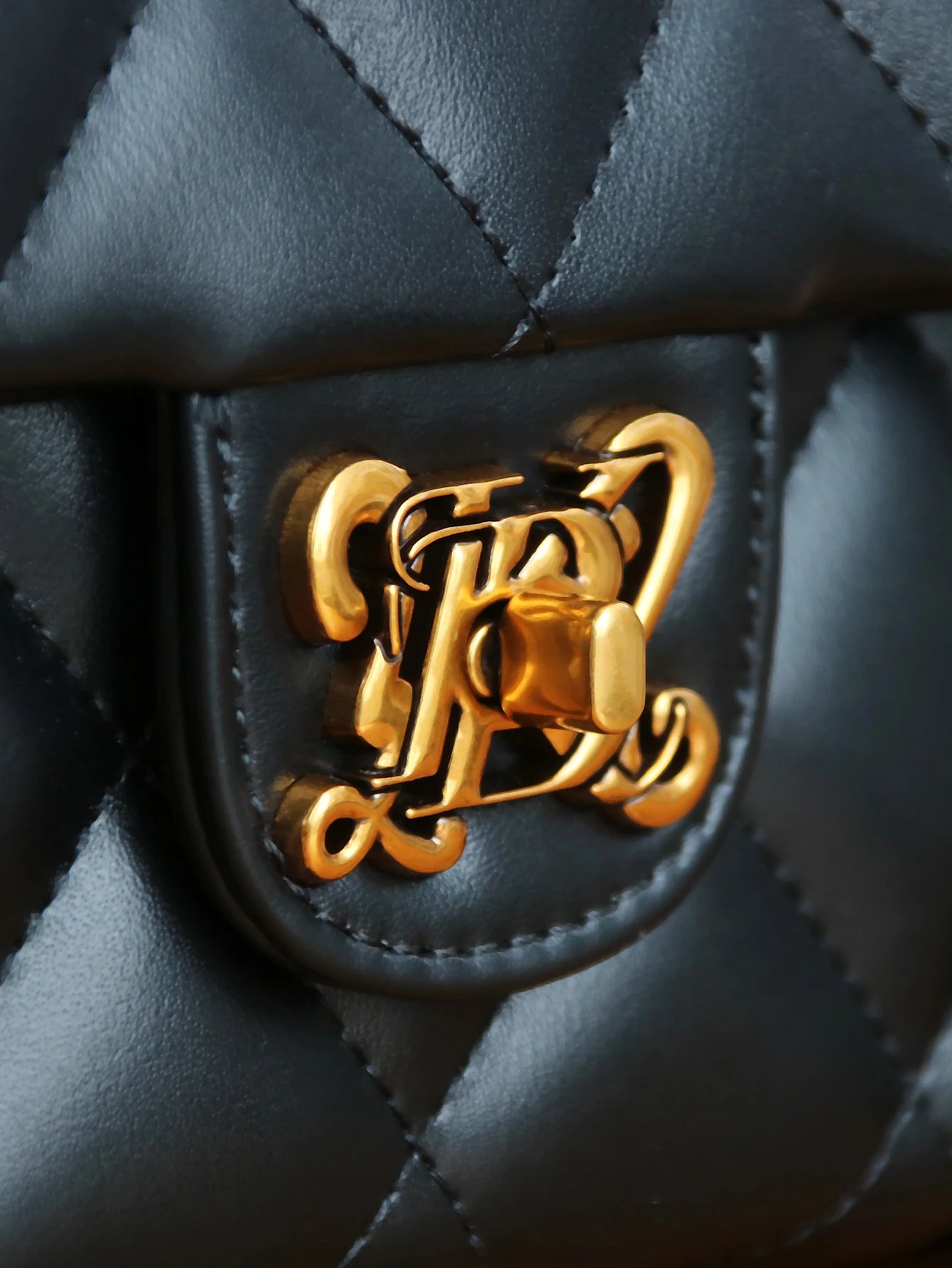 Luxury fashion handbag spring and summer 2025 new rhombic chain temperament handbag high sense niche design shoulder messenger b