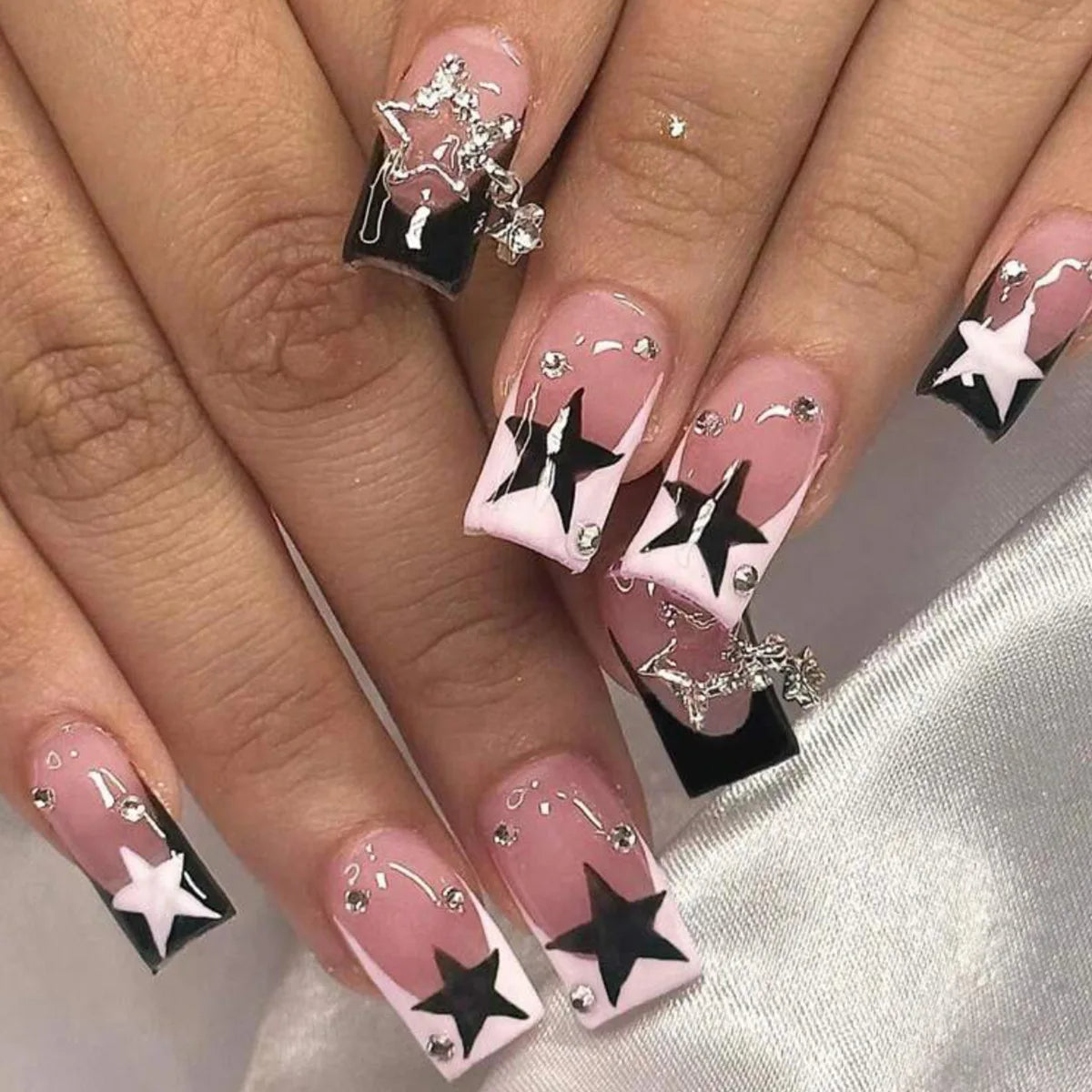 24Pcs French Pink Press on Nails Short Square Head Fake Nails with Flower Rhinestone Design Wearable Finished False Nail Tips