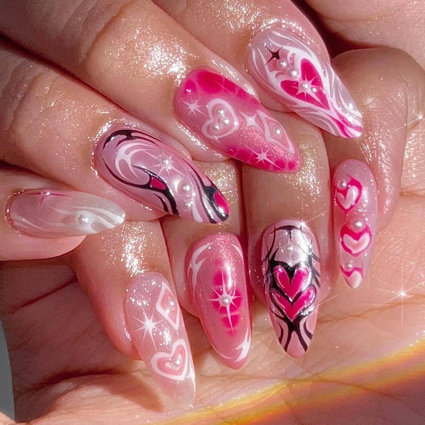 24Pcs Sweet Y2k Press on False Nail with Heart Pearl Diamonds Pink Nail Art French Almond Gradient Wearable Fake Nail Spice Girl