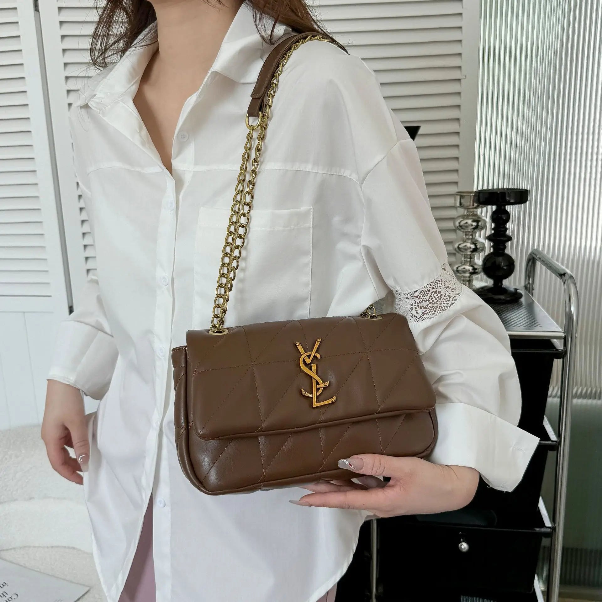 Luxury and fashionable women's chain shaped handbag PU leather women's single shoulder crossbody bag lightweight commuting bag