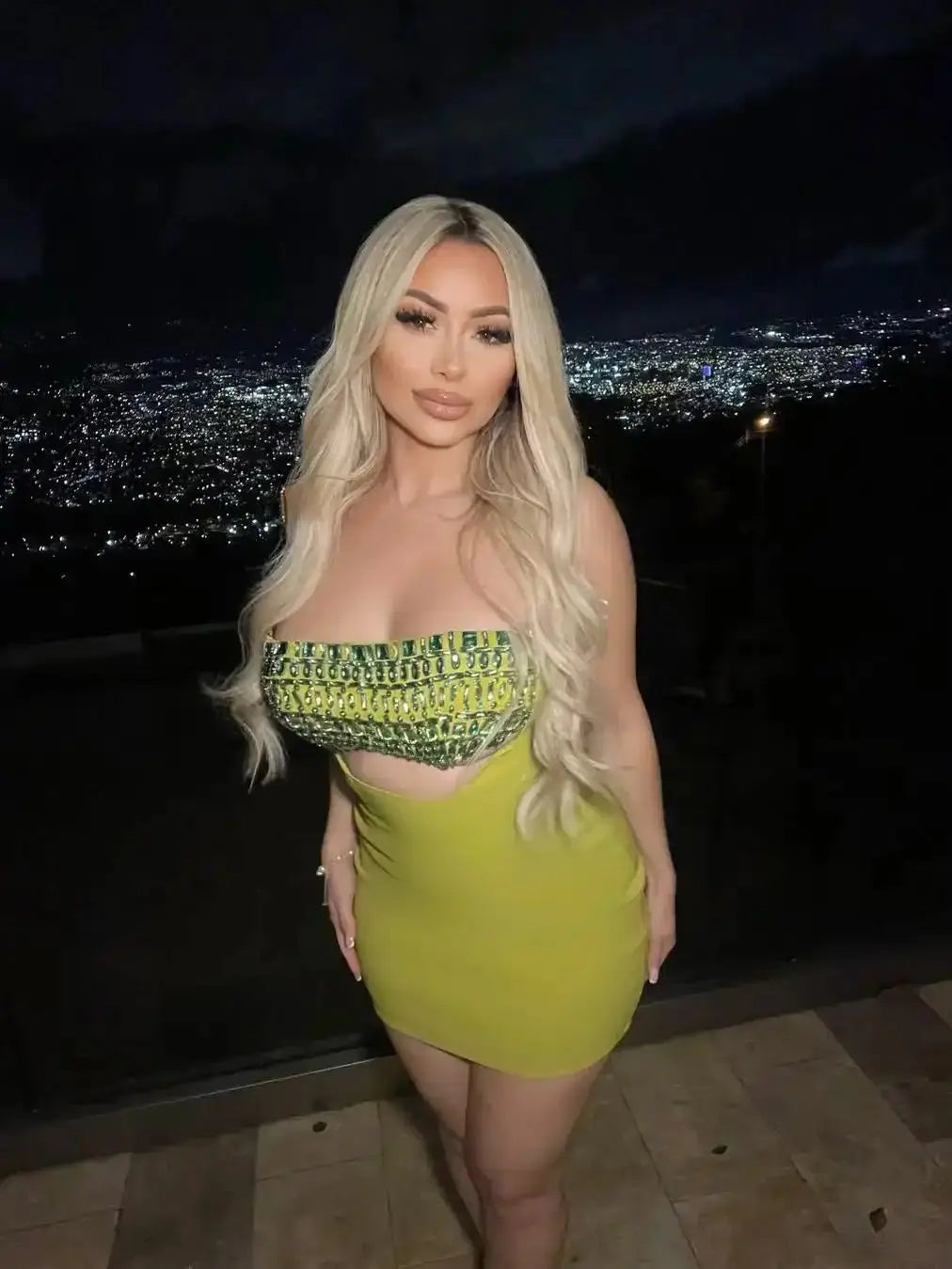 2025 Shining Diamonds Sexy Hollow Strapless Sheath Green Bandage Mini Dress Fashion Woman Party Dress Music Festival Outfit