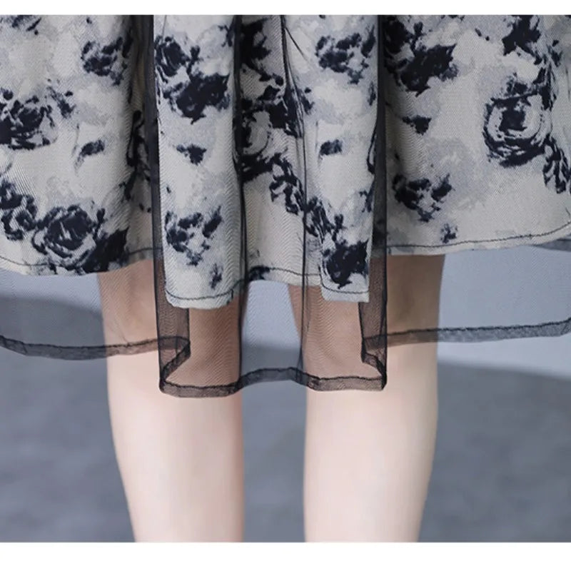 Slim Fit Fashion 2024 Summer Women's Pullover V-neck Splicing for Slimming and Flesh Blocking Stylish Printed Half Skirt Suit