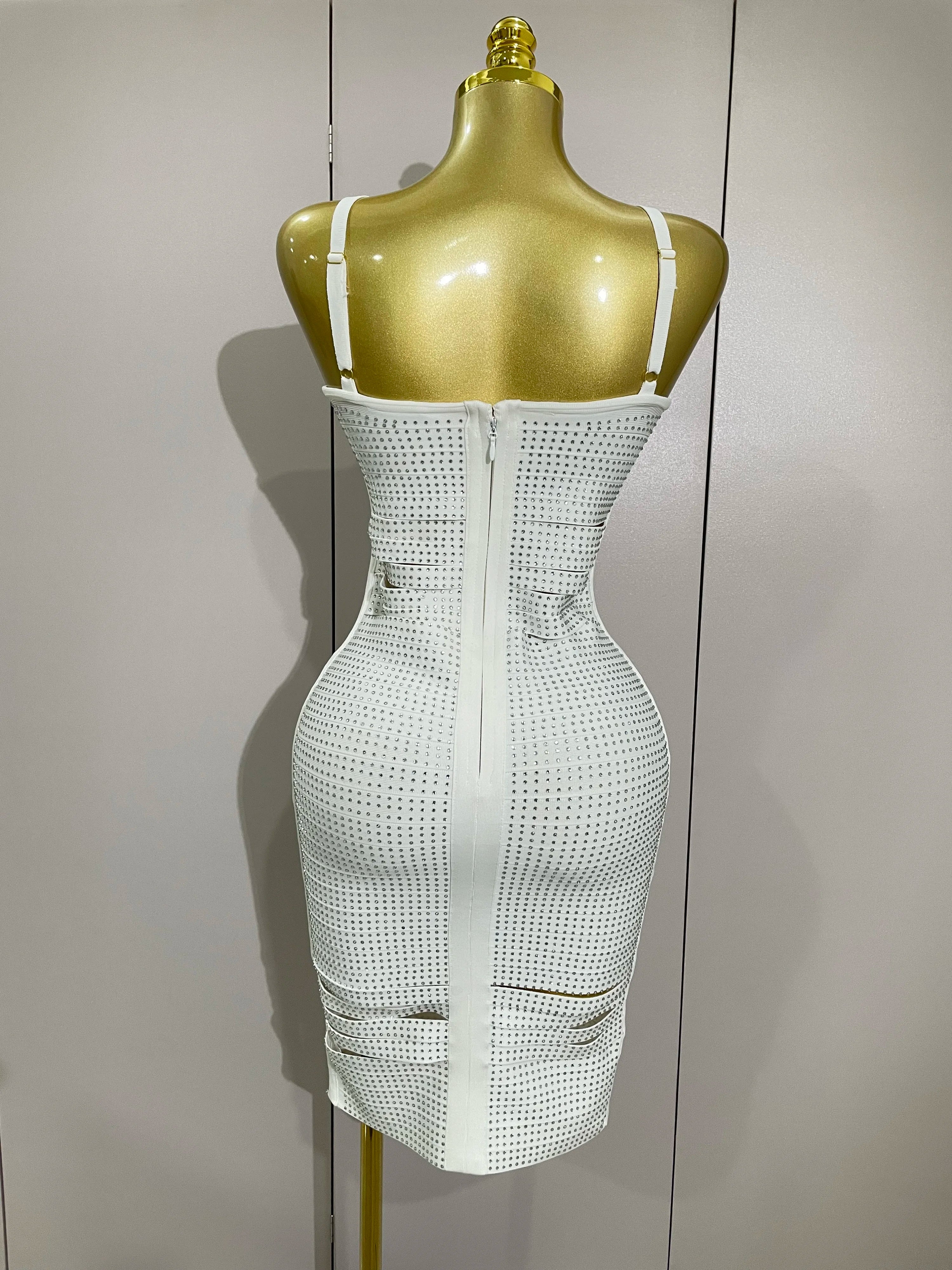 Vestido curto slim com decote em V, sem mangas, branco brilhante, 2025, feminino, elegante, para festa à noite, baile de formatura, aniversário, coquetel
