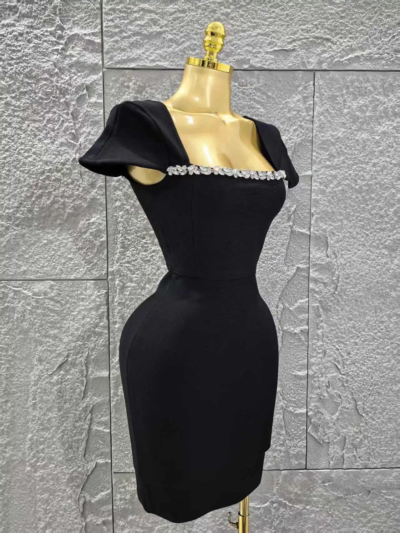 Vestido curto sexy preto e vermelho, manga curta, gola quadrada, justo, mini vestido bandage, boate, festa, comemoração de aniversário, moda