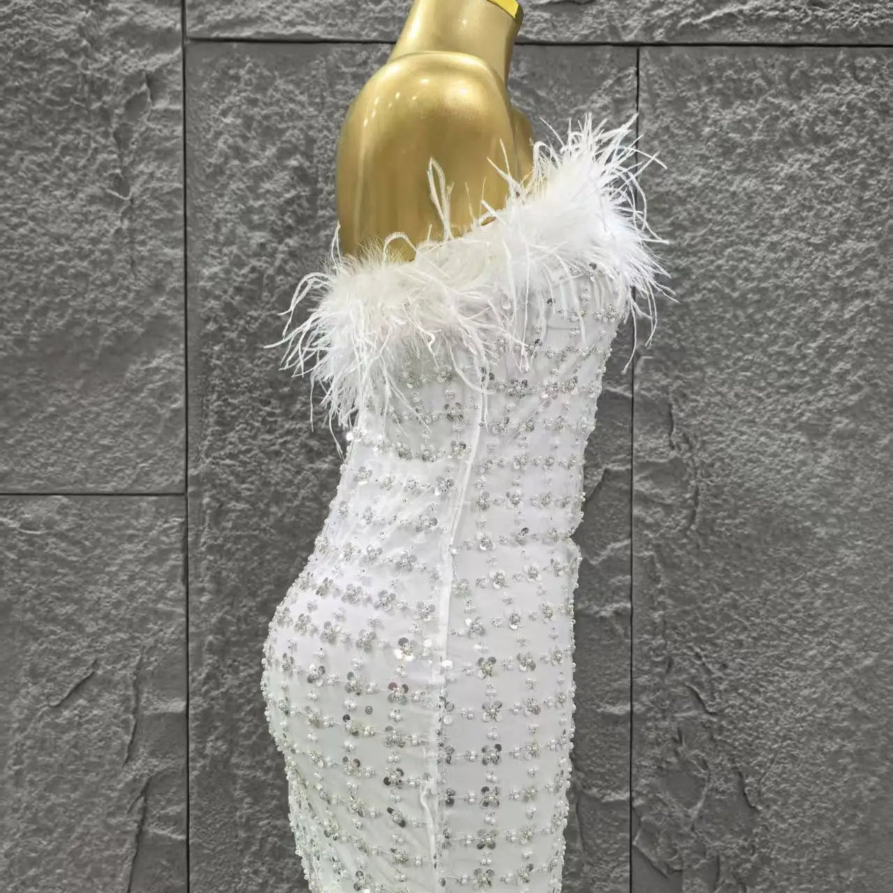 White Color Women Sexy Strapless Feathers Bodycon Mini Dress Celebrate Fashion Nightclub Party Birthday Outfit Vestido