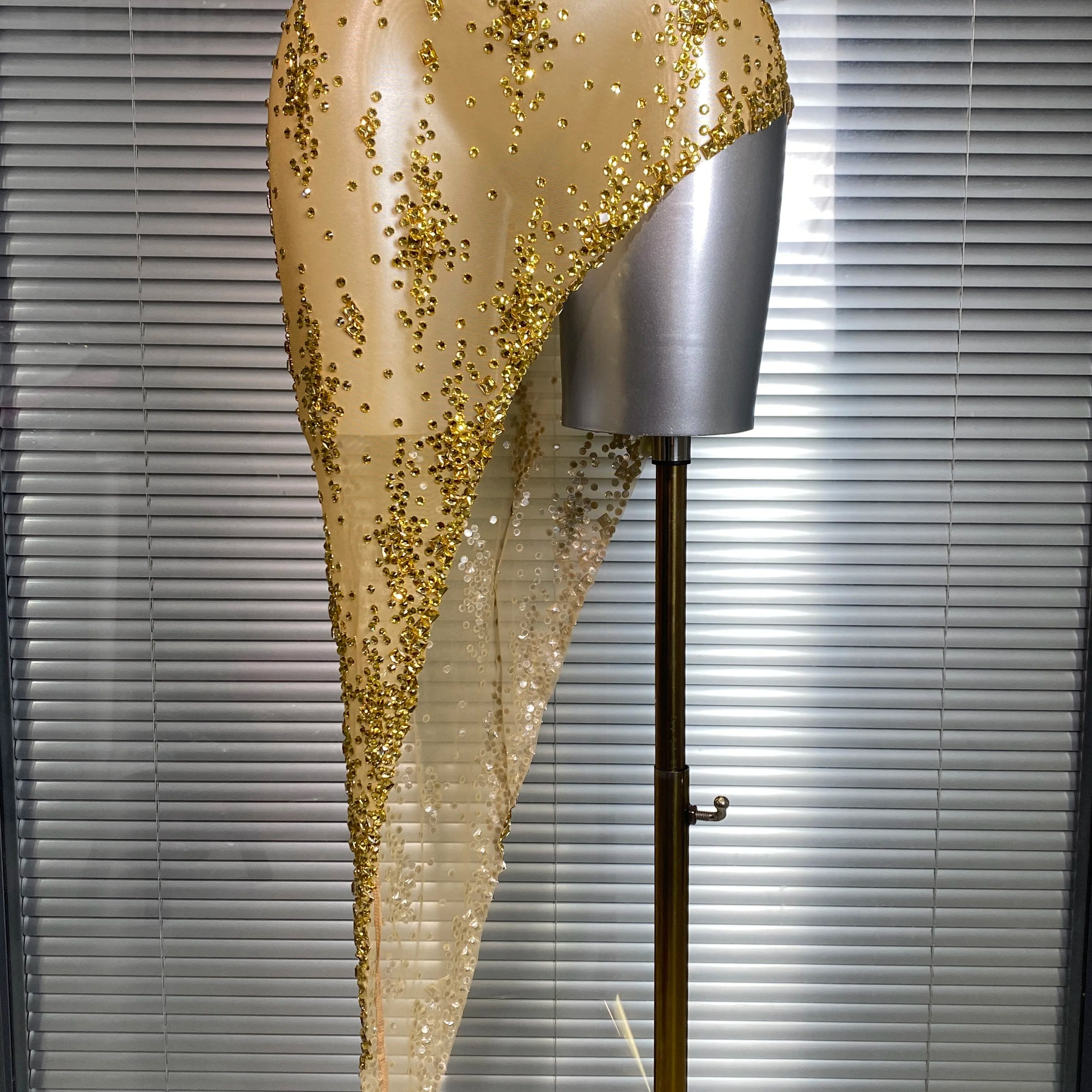 Women Sexy Mesh Crystal Diamonds Stretched Gold Shining Performance Costume Stage Dancer See Through Night Club Party Dress