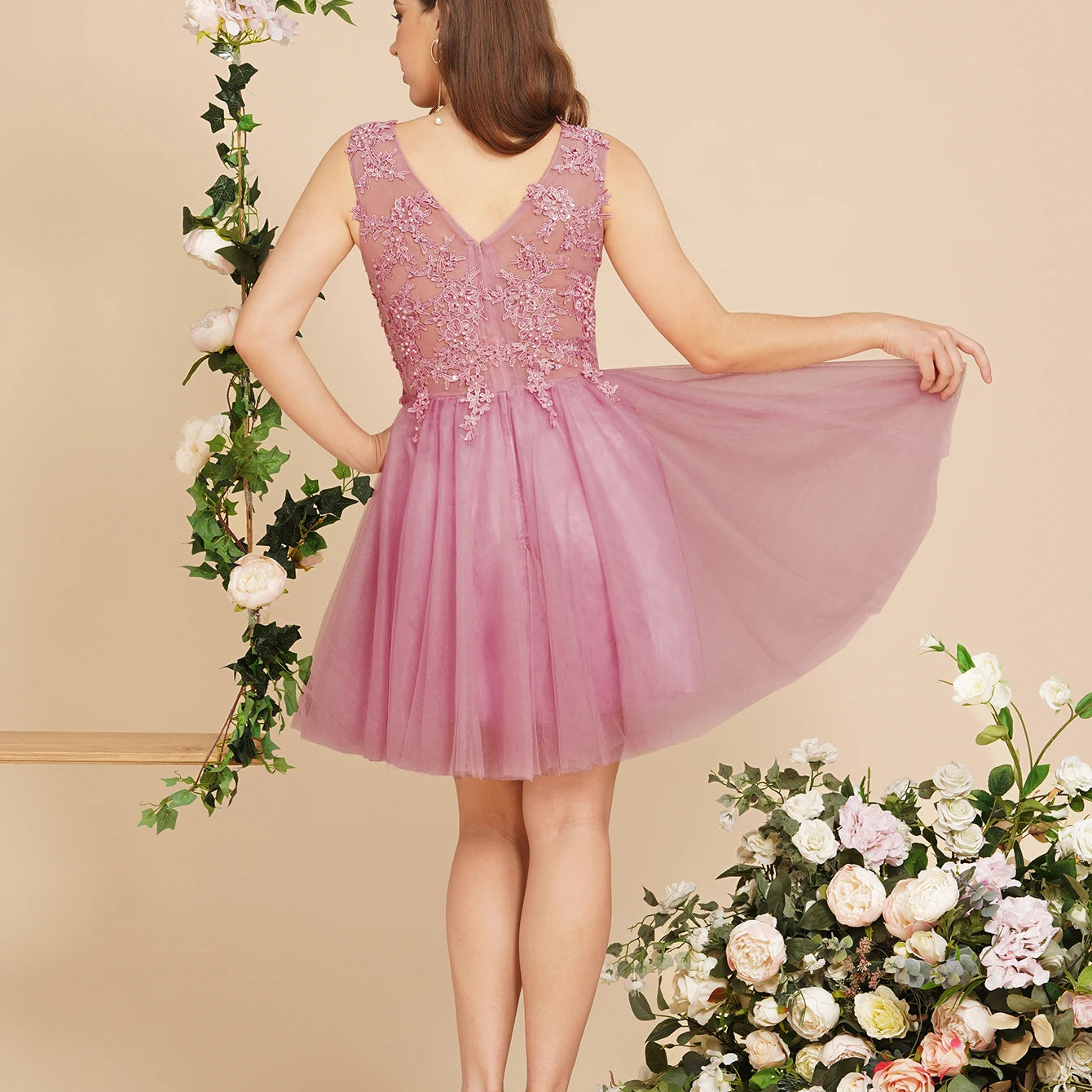 Short Homecoming Dress Illusion Neckline Sleeveless Floral Appqulies Evening Dress With Integrated Cup Chiffon Skirt