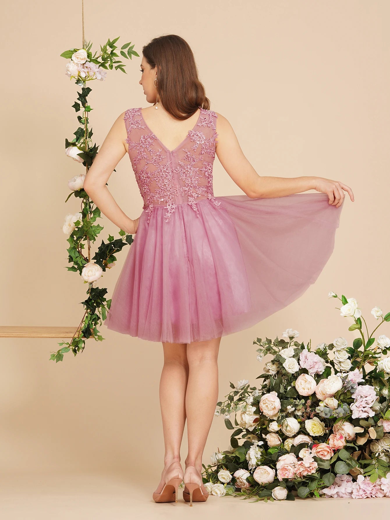 Short Homecoming Dress Illusion Neckline Sleeveless Floral Appqulies Evening Dress With Integrated Cup Chiffon Skirt