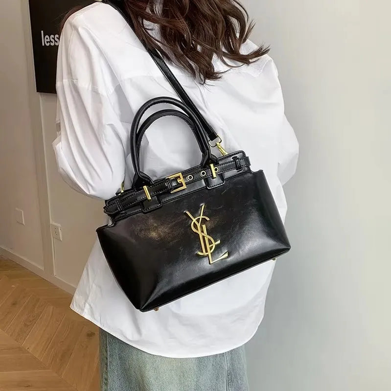 High-End Luxury Messenger Bag For Women With Letter Logo Solid Color Large Capacity And Leather Classic Finish