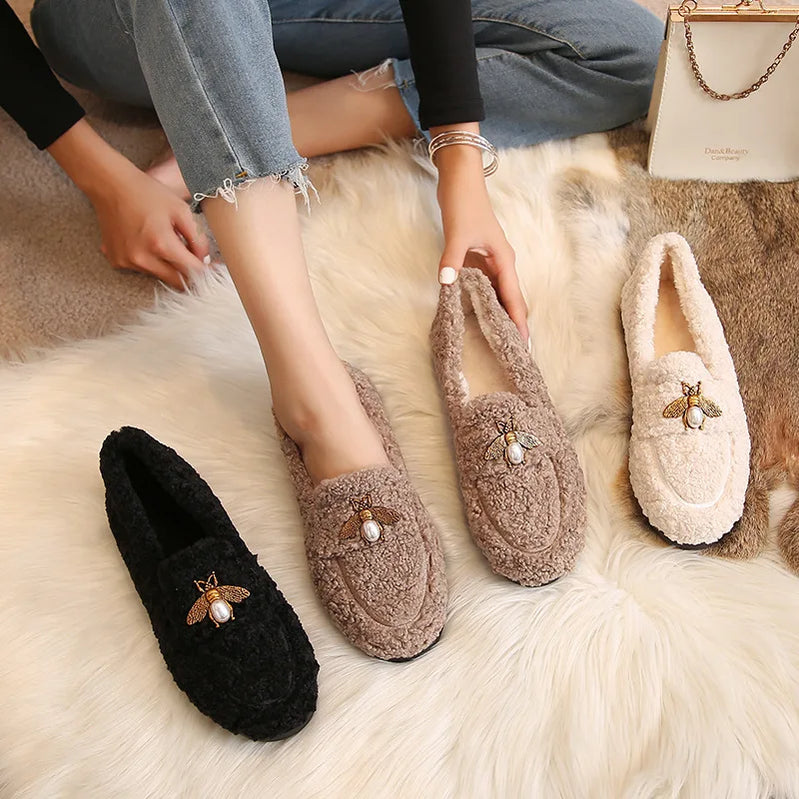 Women's Winter Plush Shoes Wear non slip warm flat bottomed snow boots Fashion belongs to decorative design Large 41-43