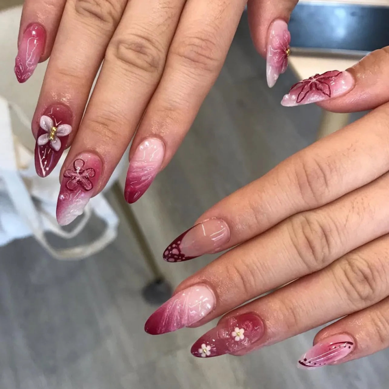 24pcs Charming Almond Fake Nails Smudging Rose Pink Almond False Nail White Ice Flower French Style Press On Nail For Spicy Girl