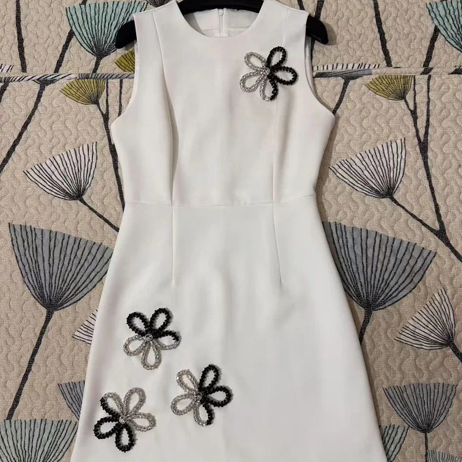 TWOTWINSTYLE Solid Slimming Elegant Dresses for Women Round Neck Sleeveless Patchwork Bead Fashion Mini Dress Female Clothing