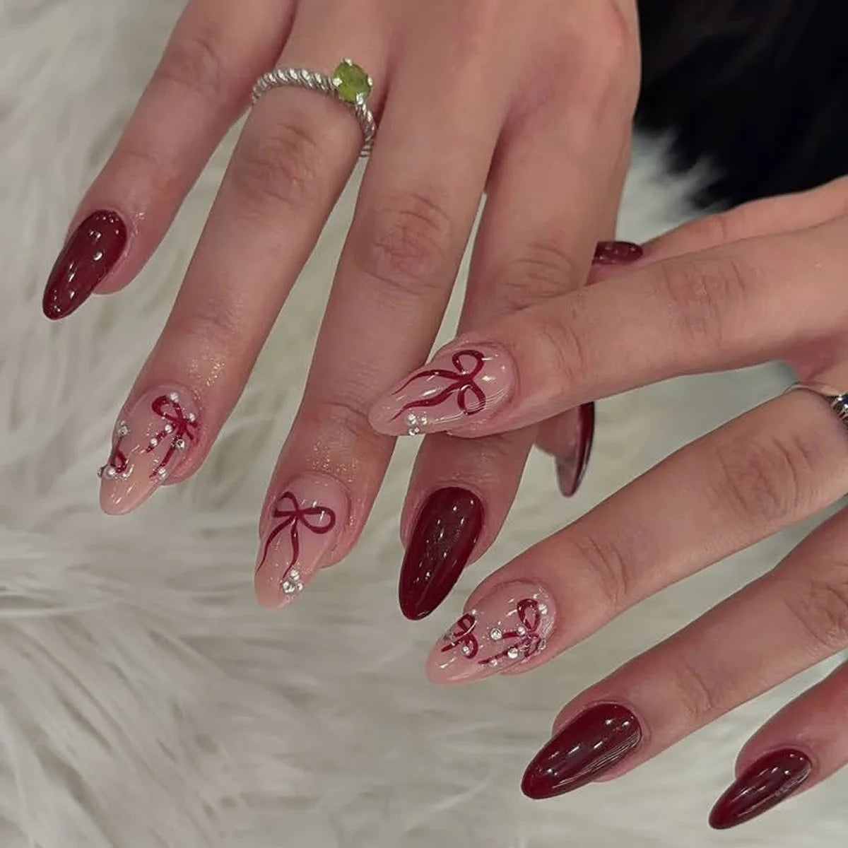 24Pcs Mid-length Almond False Nails Pink Smudge Cat's Eye Press on Fake Nails Rhinestone Heart Detachable Full Cover Nails Tips