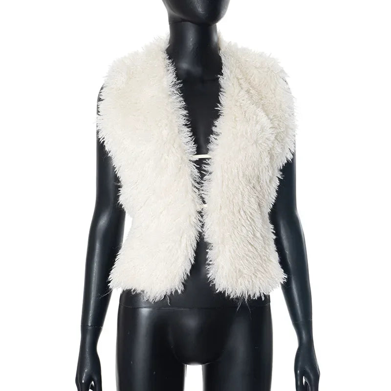 CM.YAYA Women V-neck Sleeveless Tassel Tops Vests Coats 2025 Winter Fur Collar Halter Backless Keep Warm Wool Jackets Outcoat
