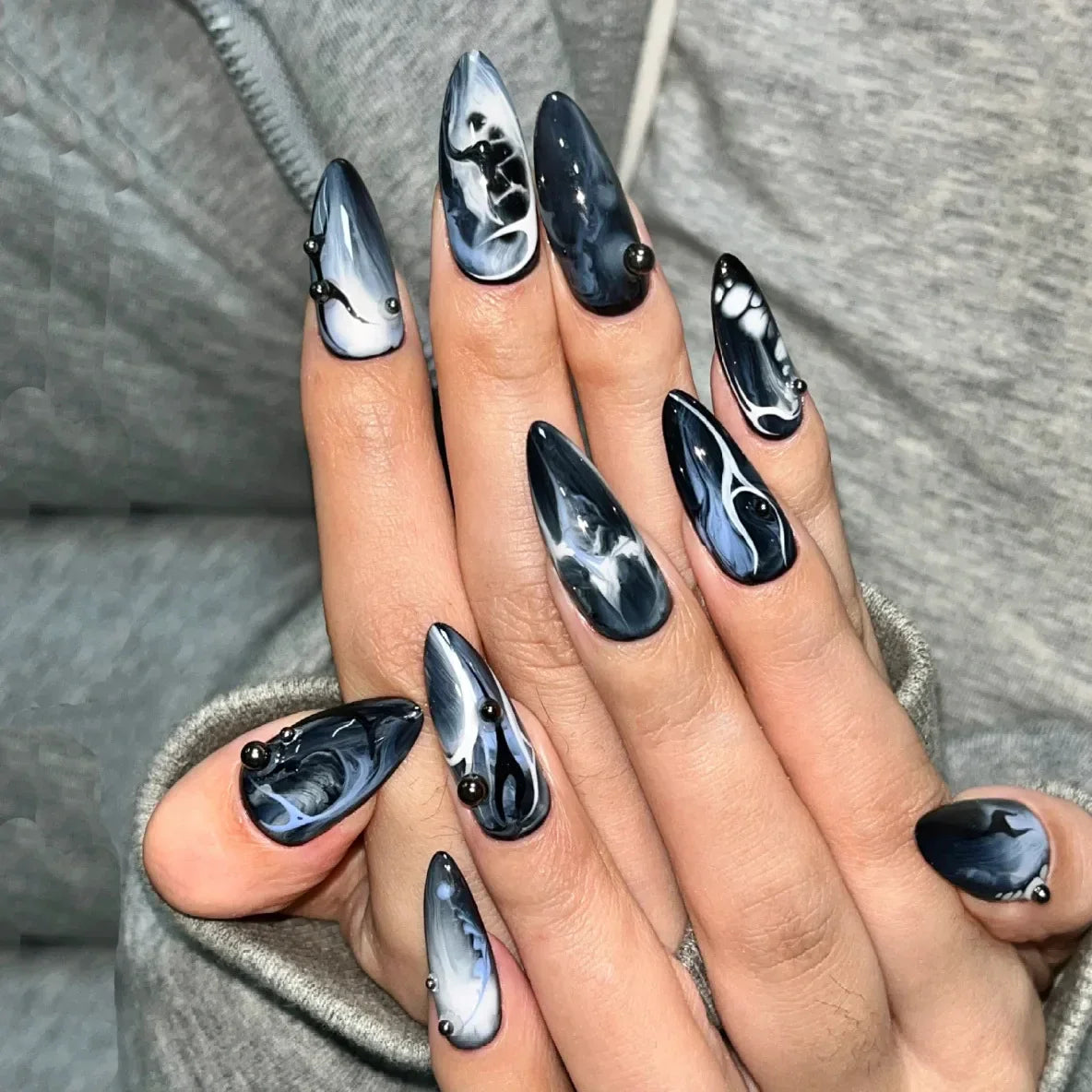 24Pcs Long Almond Nails Set Press on Black Red Gilding Fake Nails Golden Print Detachable Artificial Full Cover False Nails Tips