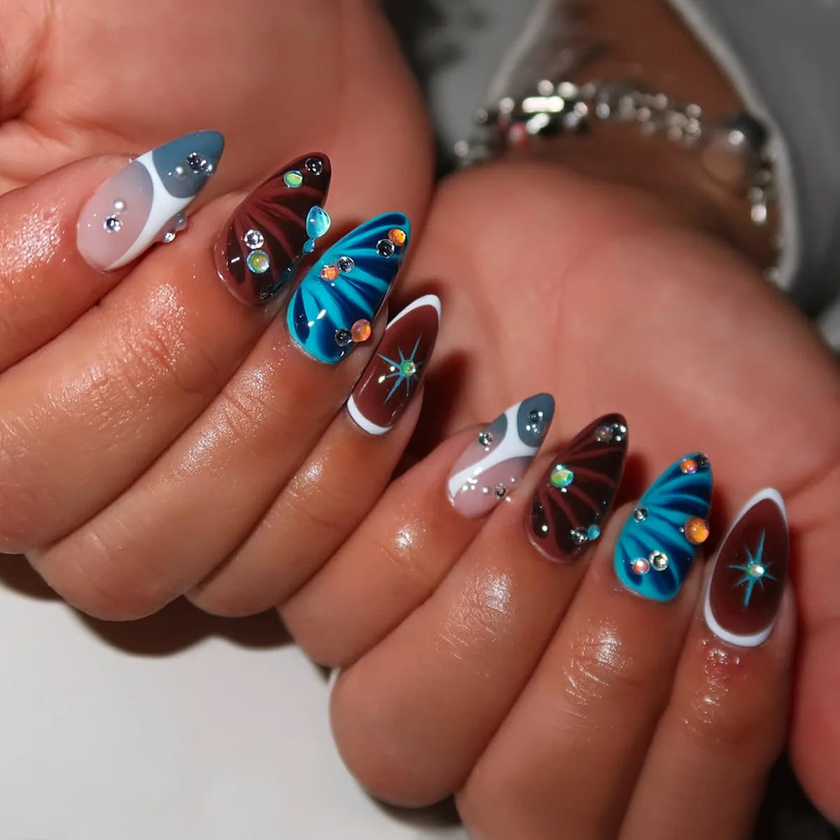 24pcs Leopard Print French False Nails Sets Golden Pearl Long Almond Press on Nails Wearable Glitter Rhinestone Design Fake Nail