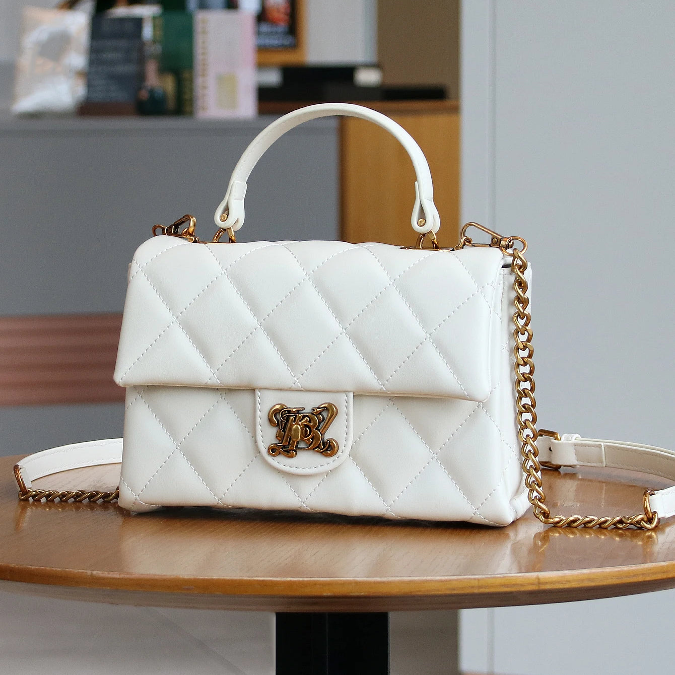 Luxury fashion handbag spring and summer 2025 new rhombic chain temperament handbag high sense niche design shoulder messenger b