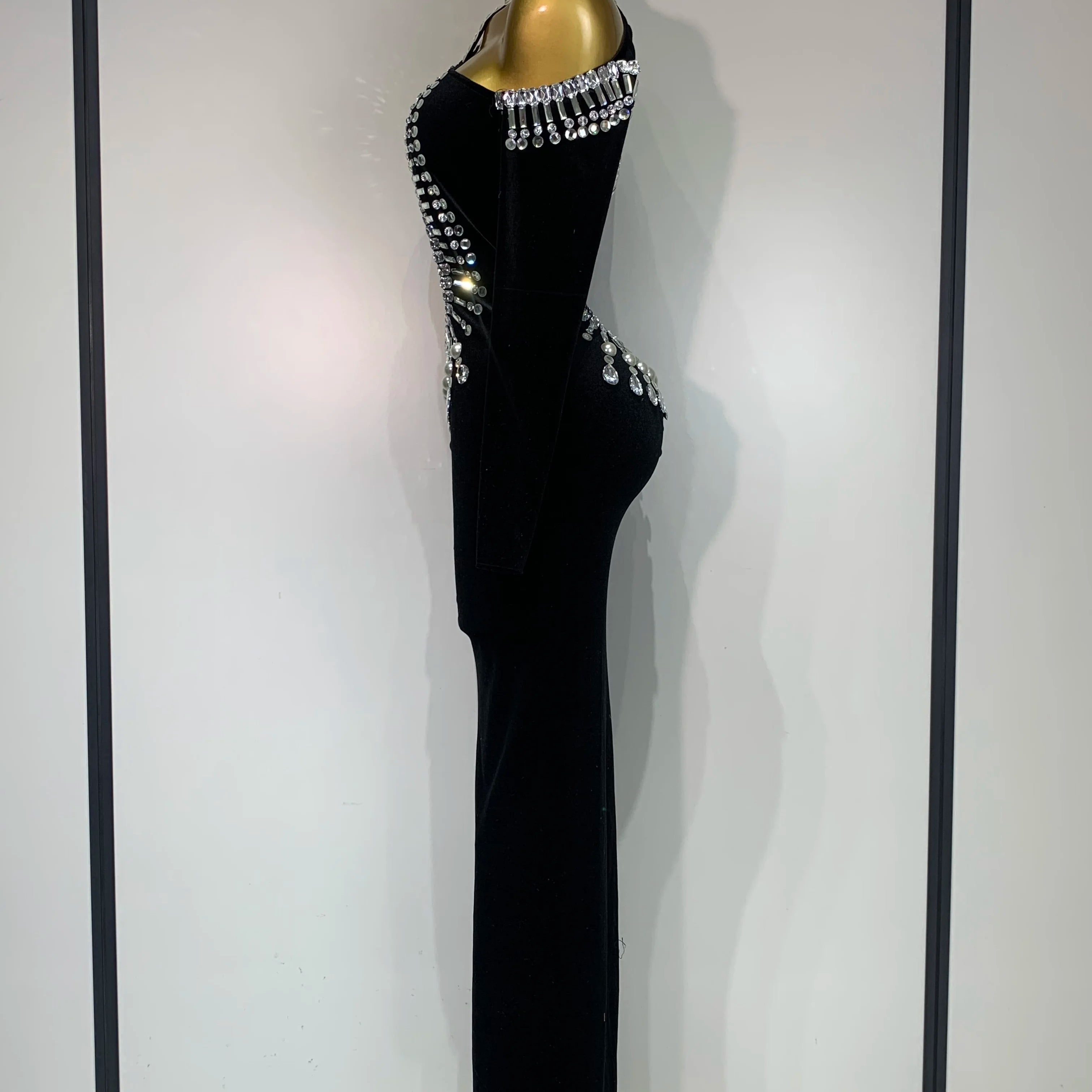 Luxury Birthday Dress Sexy Black Velvet Hollow Out Bodycon Dress Halter Evening Dress Drag Queen Nightclub Wedding Dress