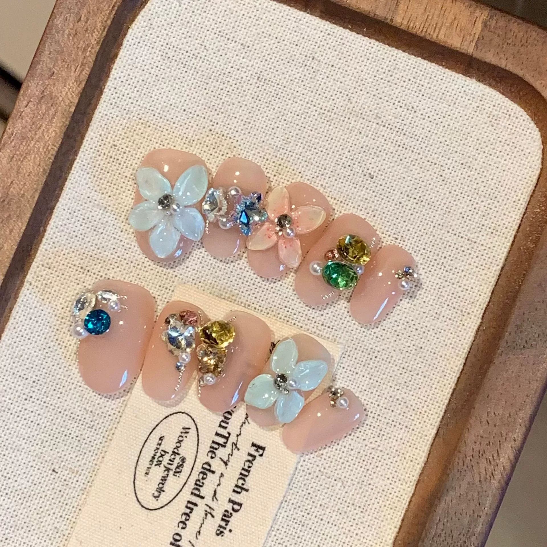 10Pcs Short Oval Glitter Press on Nails with Cool Metallic Star Hand Draw Design Fake Nail Almond Detachable Nail Tips for Women