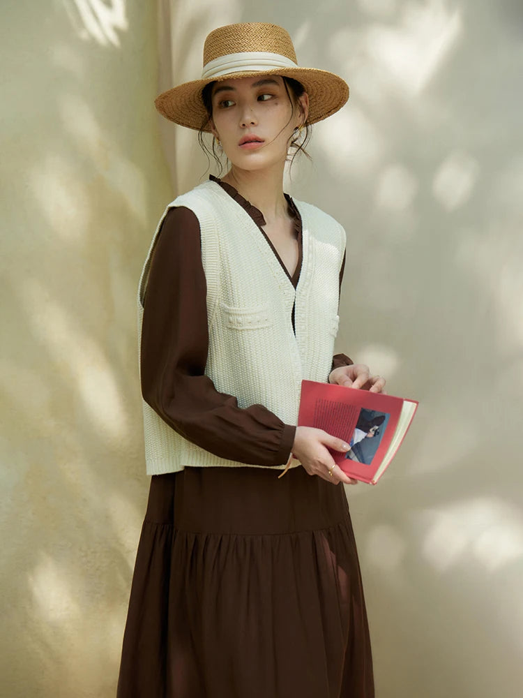 French Country Style V-neck Cable Knitting Vest for Women Early Autumn New Simple Temperament Loose Vest for Female Beige