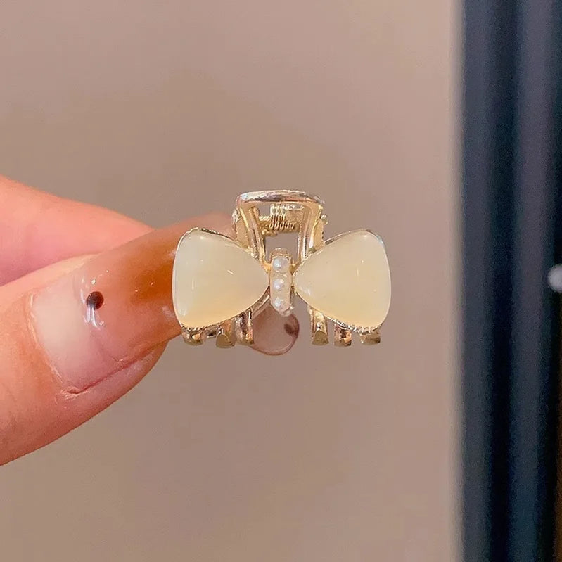 Mini Pearl Hair Claws Clips for Women Elegant Rhinestone Headwear Hairpins Hair Crab Barrettes Hair Accessories for Women q One Size