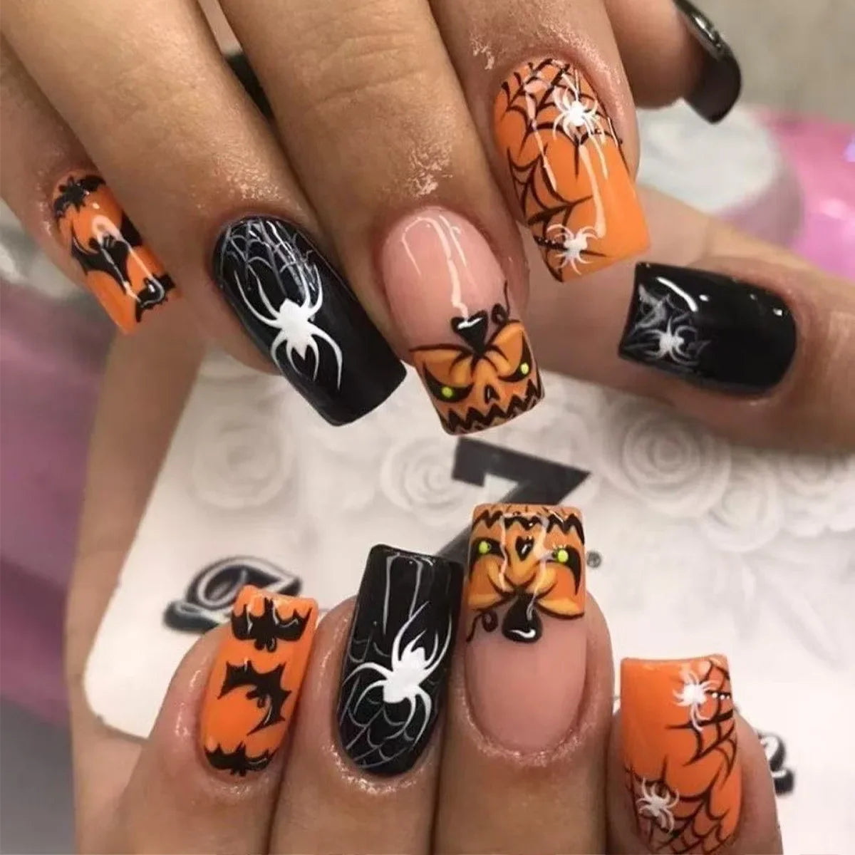 24Pcs Mid-length Square Nails Set Press on Pumpkin Bat Design False Nails Halloween Spider Web Wearable Full Cover Fake Nail Tip