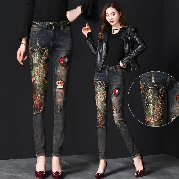 Frühlingsjeans Frauen Herbst Winter Ins Mode weibliche Stickrückpailletten Phoenix Löcher schlanke Jeanshosen Mädchen Damen Kleidung