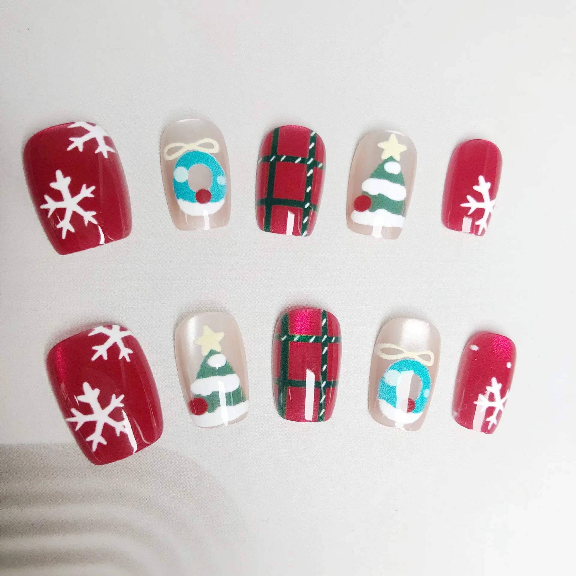 24Pcs Short Square Fake Nails Press on 3D Snowflake Christmas Tree Full Cover Nails Tips Cat's Eye Gilded Detachable False Nails