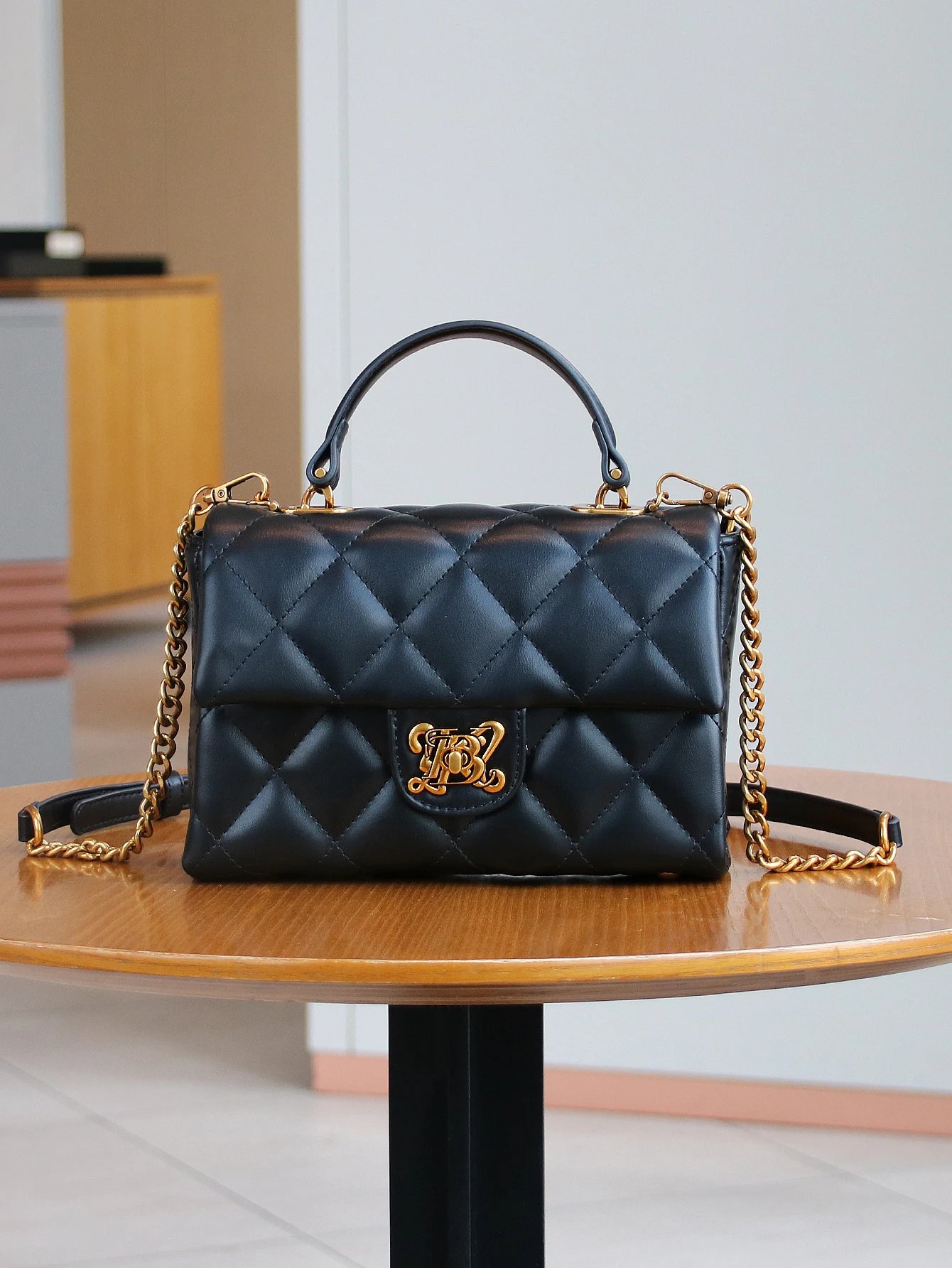 Luxury fashion handbag spring and summer 2025 new rhombic chain temperament handbag high sense niche design shoulder messenger b