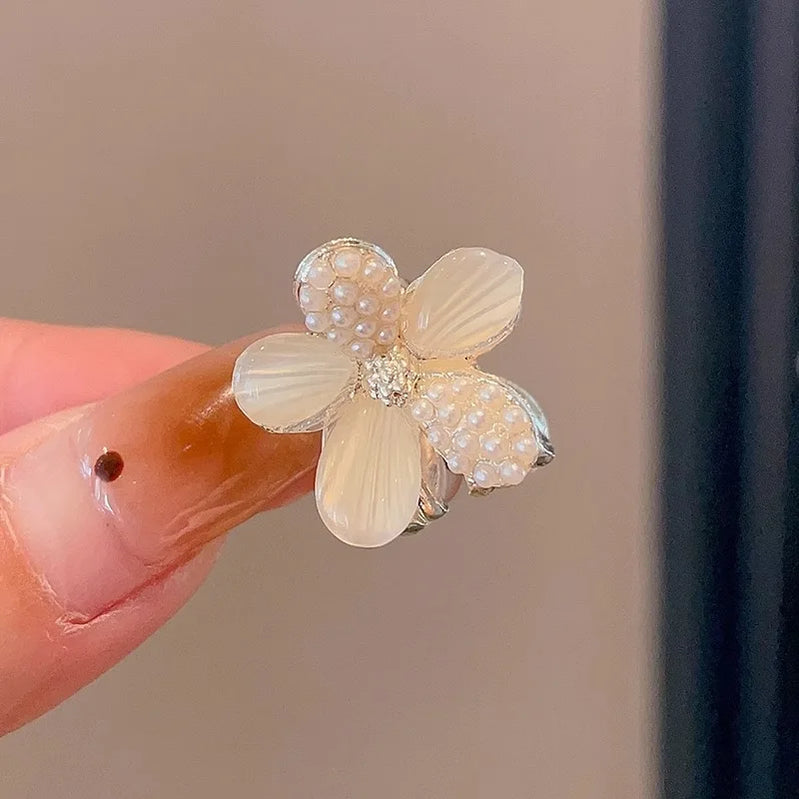 Mini Pearl Hair Claws Clips for Women Elegant Rhinestone Headwear Hairpins Hair Crab Barrettes Hair Accessories for Women o One Size
