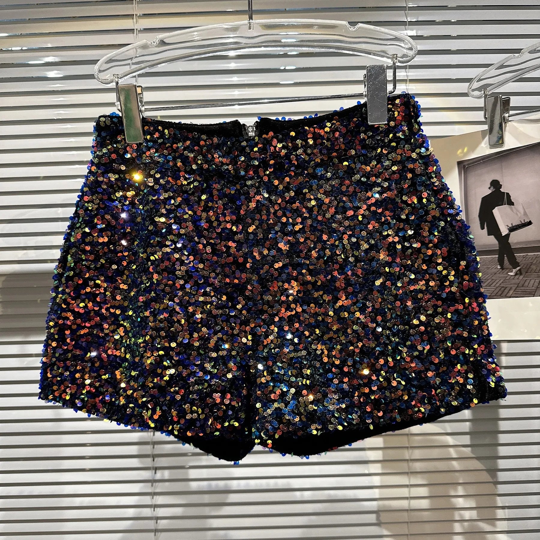 New Clubwear Shorts Ladies Sexy Sequins Shorts Loose High Waist Streetwear Wide Leg Short Pants Sliver Black Women Clothing MULTI